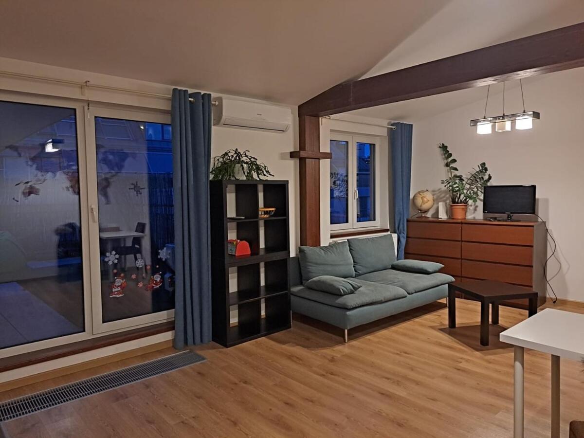 Cozy Penthouse In Old Town Apartmán Bratislava